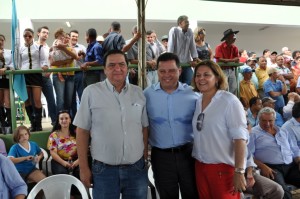 Governador Marconi Perillo com o prefeito Roberto Salomão e a primeira - dama Anete Salomão