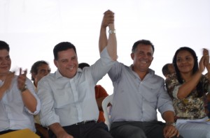 Governador comemora com o prefeito Baré mais um lançamento de obras